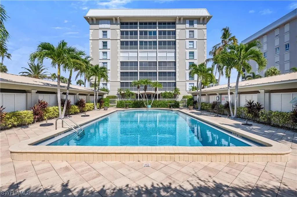 2750 Gulf Shore Boulevard N, Naples FL 34103