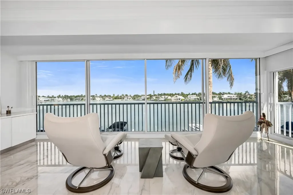 2750 Gulf Shore Boulevard N, Naples FL 34103