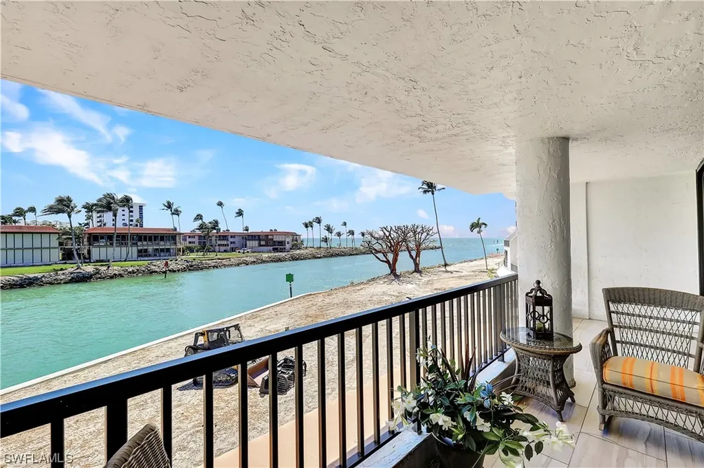 2302 Gulf Shore Boulevard N Naples FL 34103