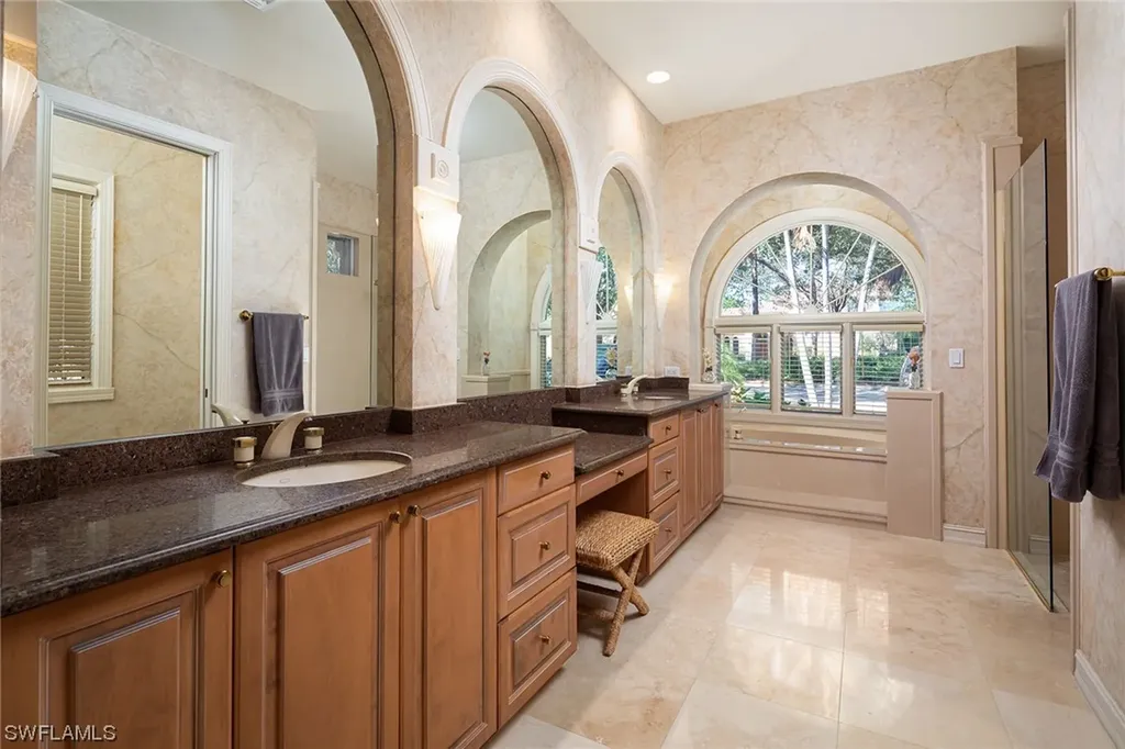 874 Barcarmil Way Naples FL 34110