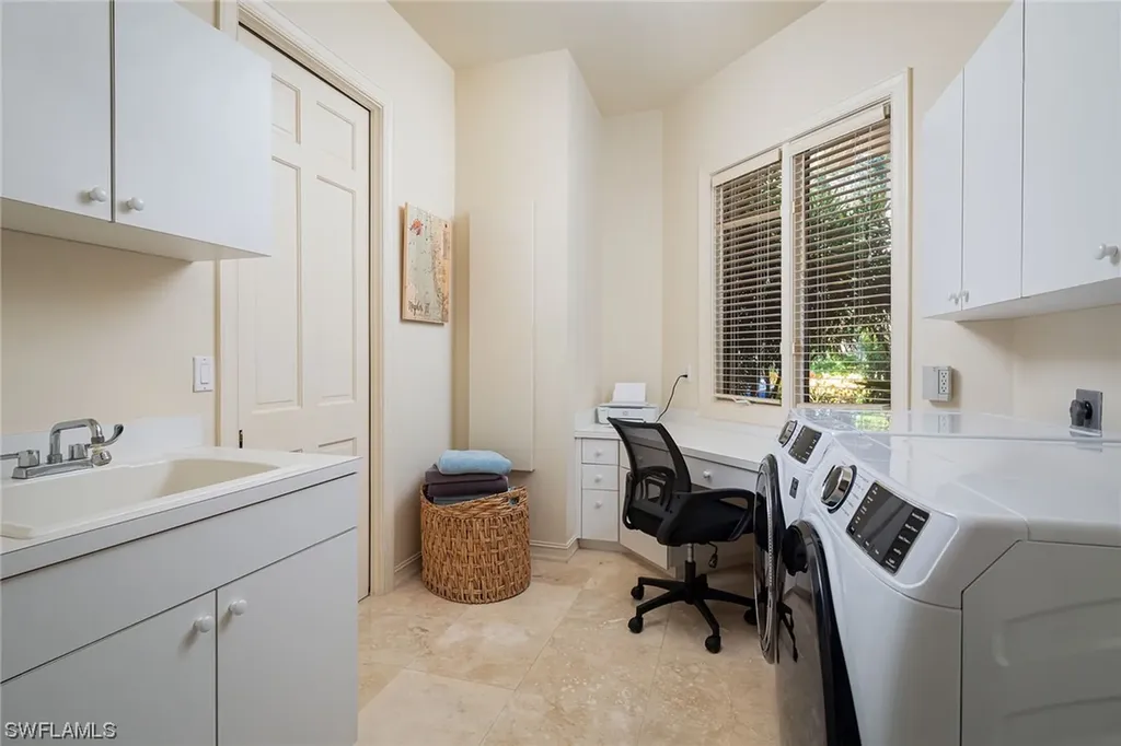 874 Barcarmil Way Naples FL 34110