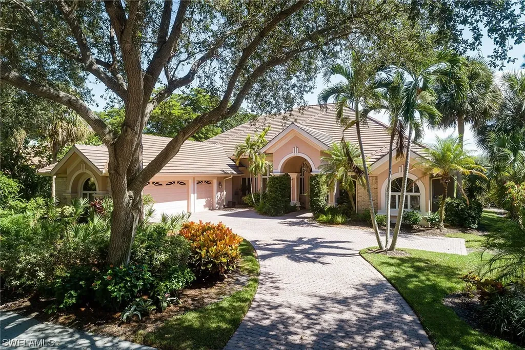 874 Barcarmil Way Naples FL 34110