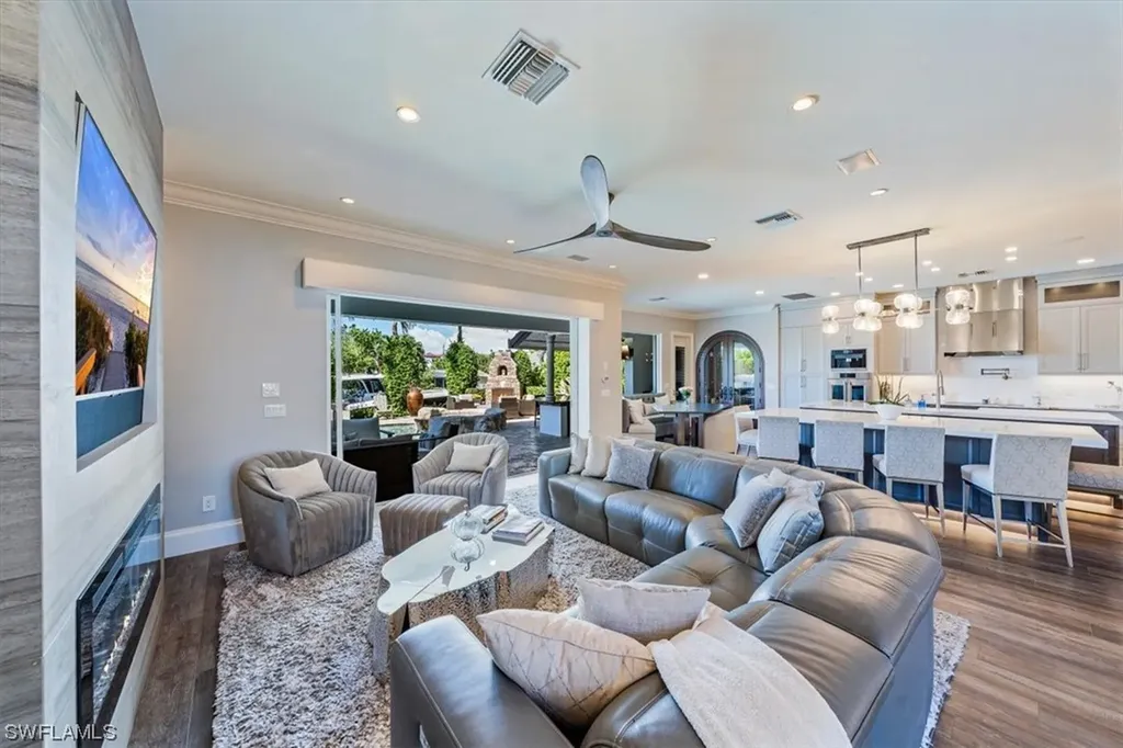 1435 Osprey Avenue Naples FL 34102