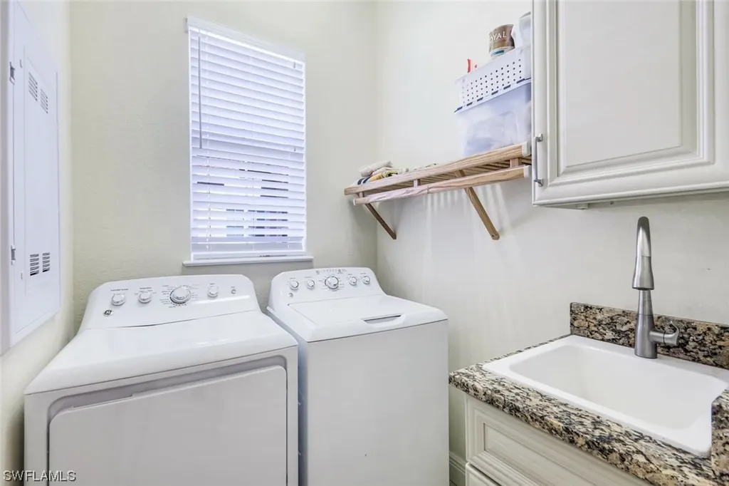 608 El Camino Real Naples FL 34119