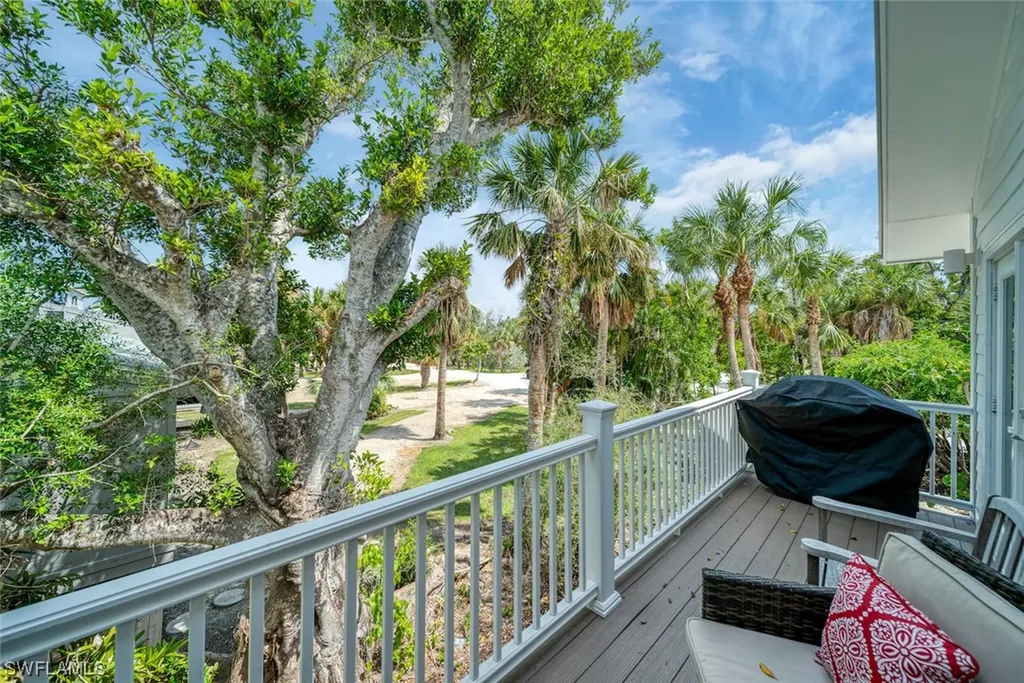 721 Cardium Street Sanibel FL 33957