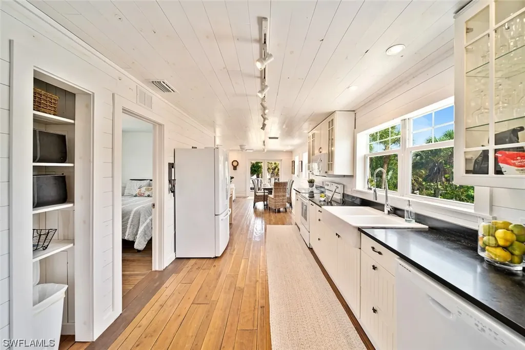 721 Cardium Street Sanibel FL 33957