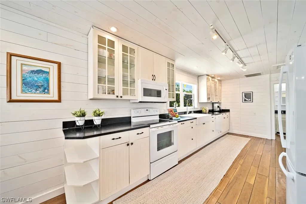 721 Cardium Street Sanibel FL 33957