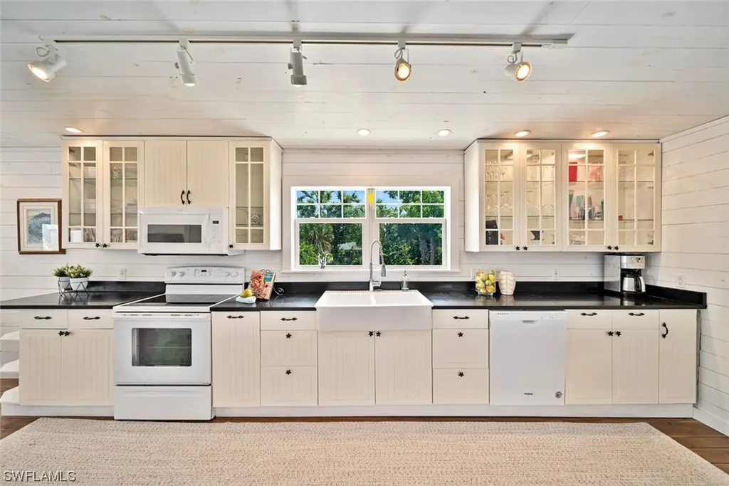 721 Cardium Street Sanibel FL 33957