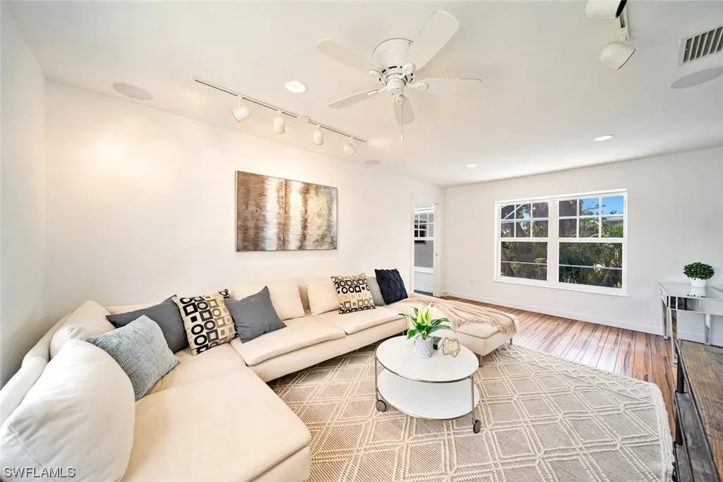 721 Cardium Street Sanibel FL 33957