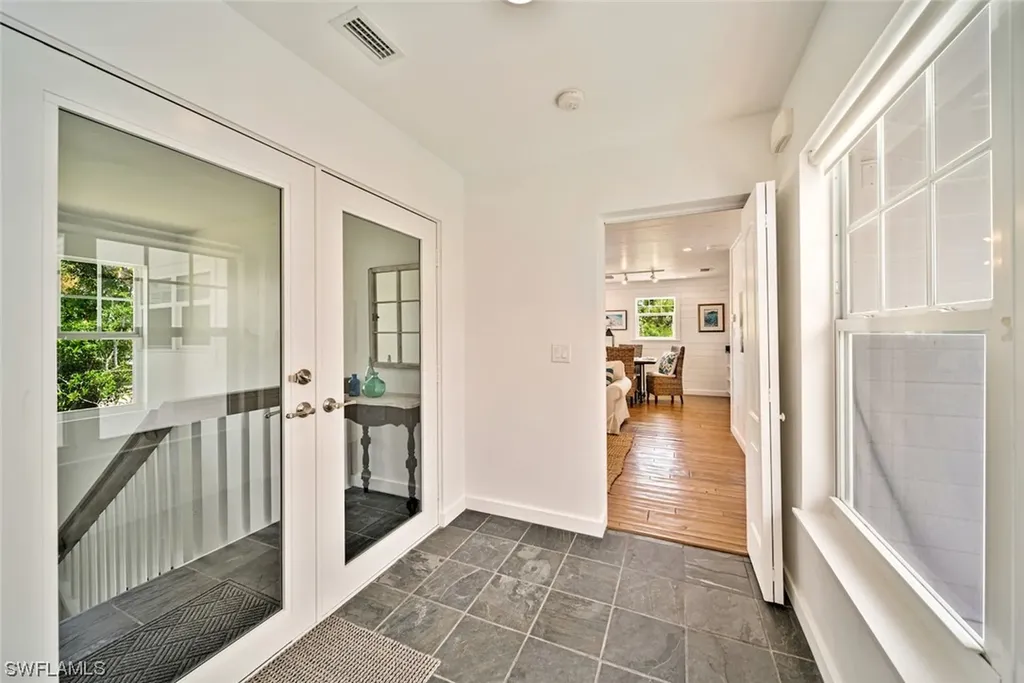 721 Cardium Street Sanibel FL 33957