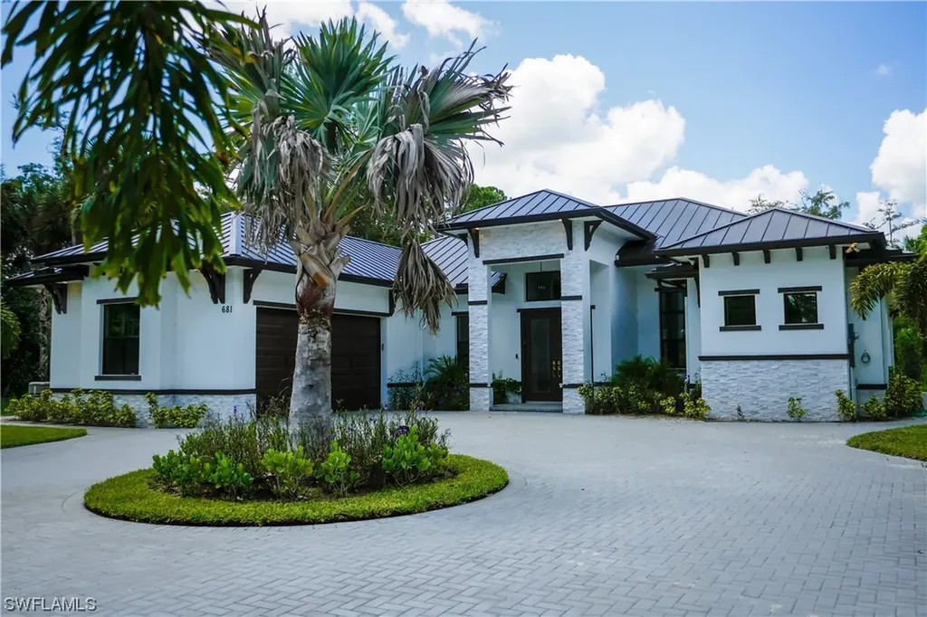 681 5th Street NW Naples FL 34120