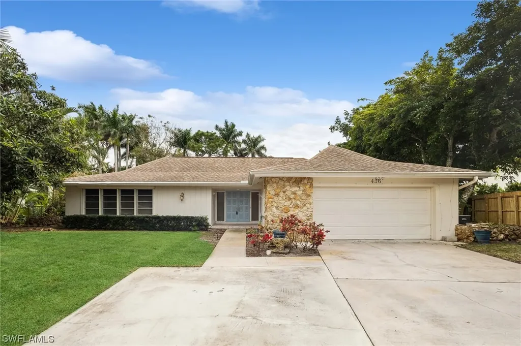 436 Putter Point Court Naples FL 34103