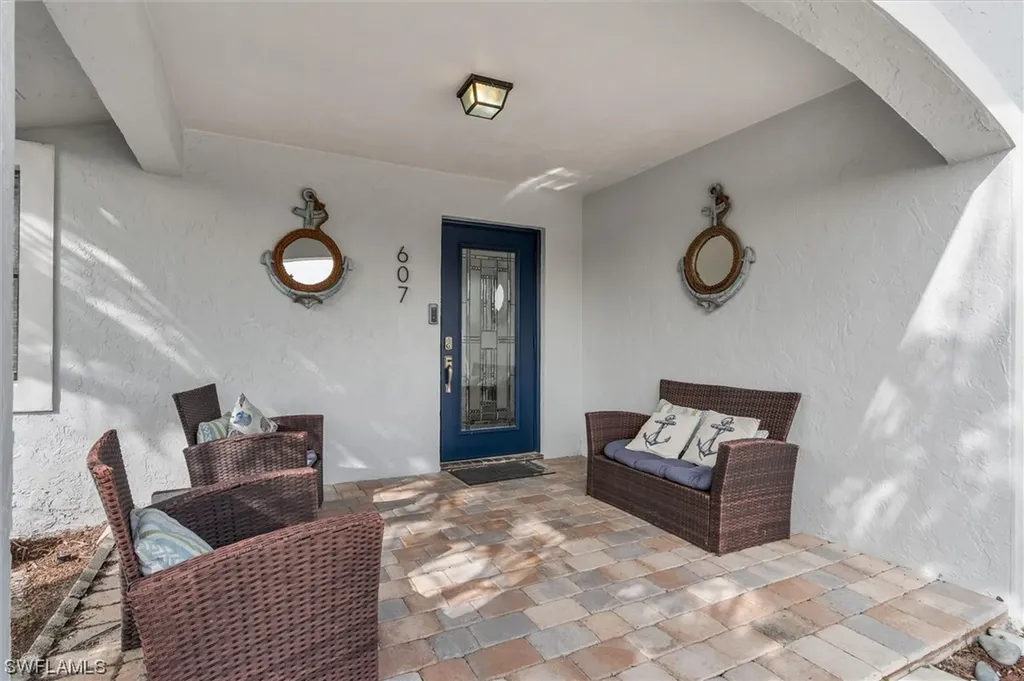 607 102nd Avenue N Naples FL 34108