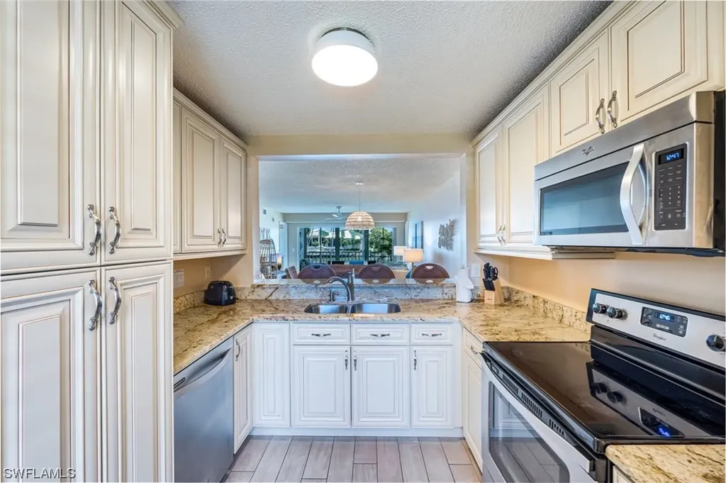 10686 Gulf Shore Drive Naples FL 34108