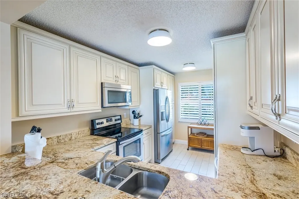 10686 Gulf Shore Drive Naples FL 34108