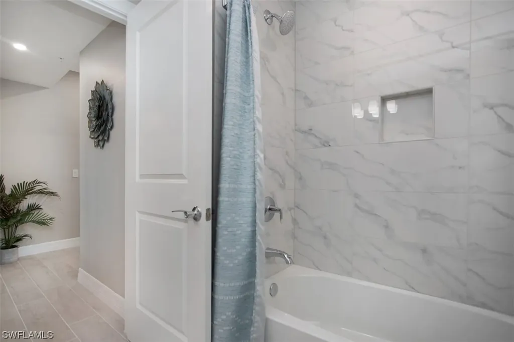 250 Indies Drive E Naples FL 34114