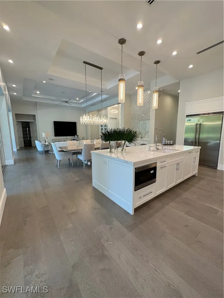 569 Neapolitan Way Naples FL 34103