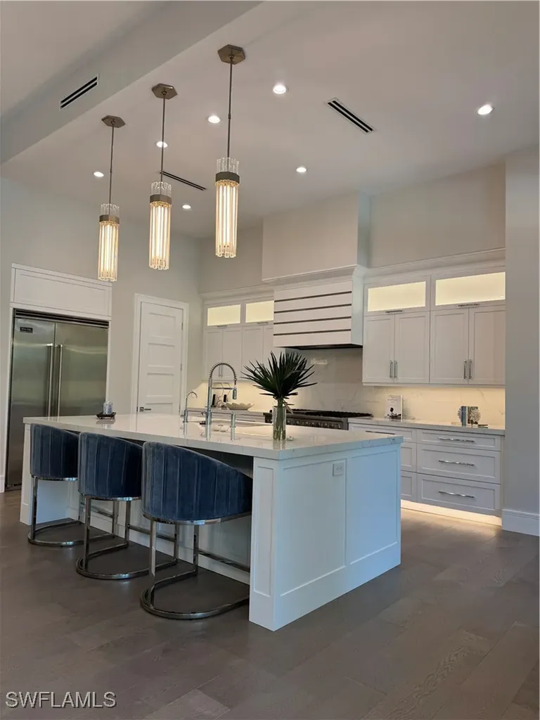 569 Neapolitan Way Naples FL 34103