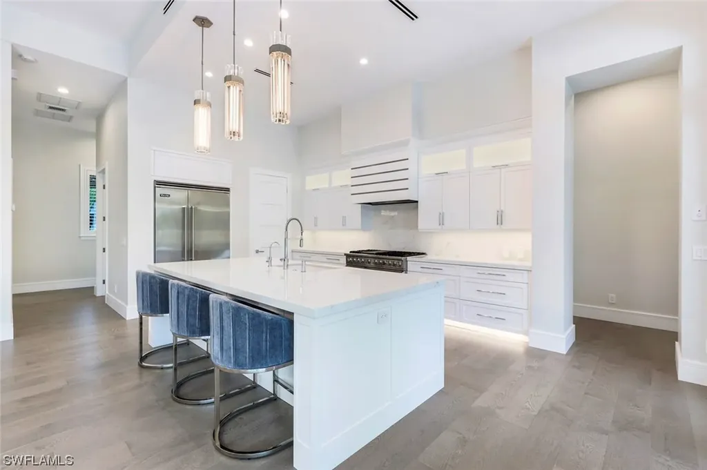569 Neapolitan Way Naples FL 34103