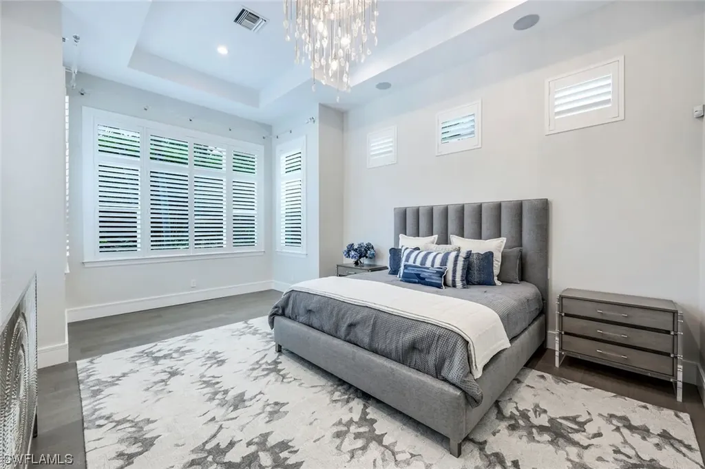 569 Neapolitan Way Naples FL 34103