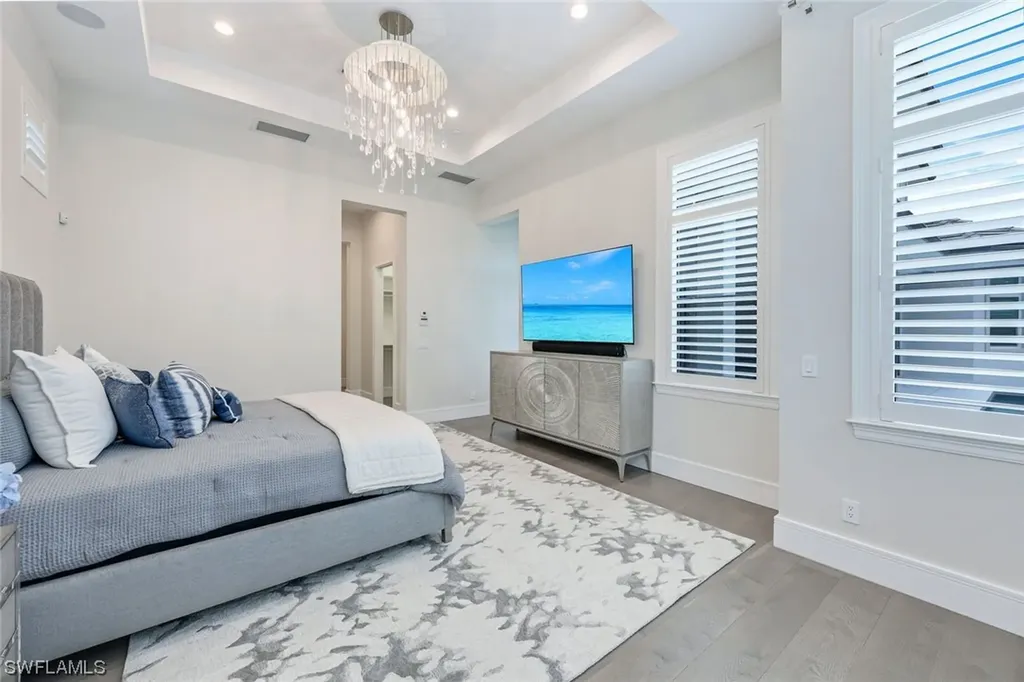 569 Neapolitan Way Naples FL 34103