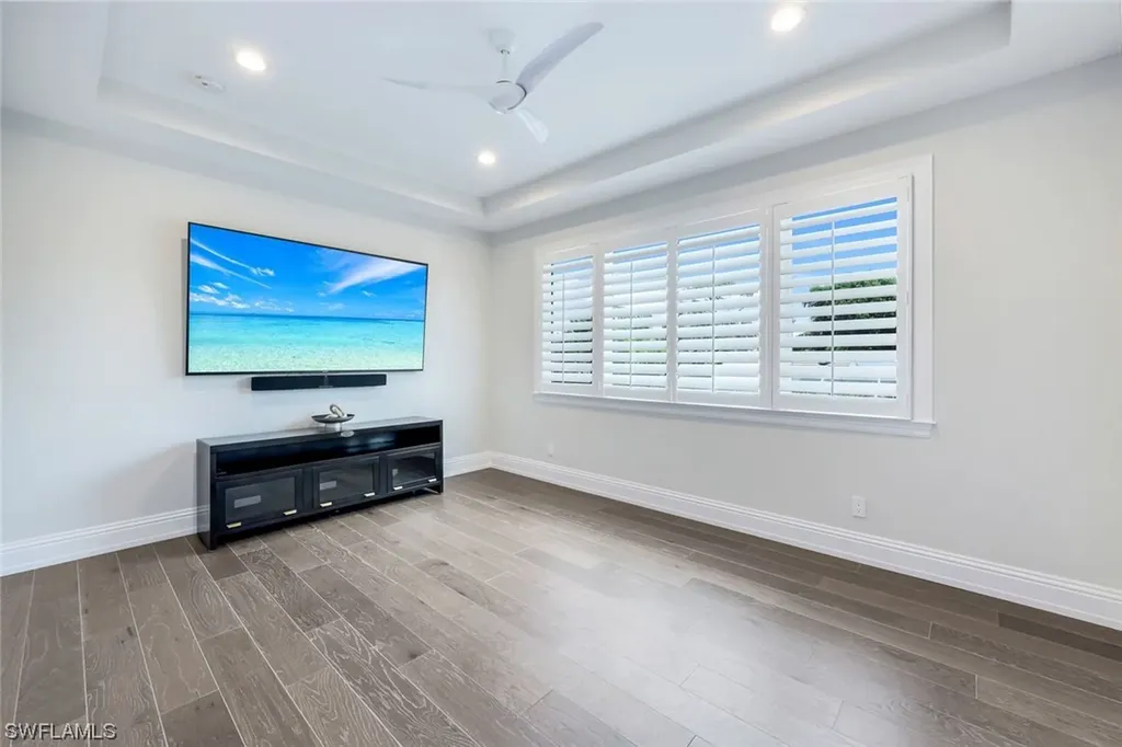 569 Neapolitan Way Naples FL 34103