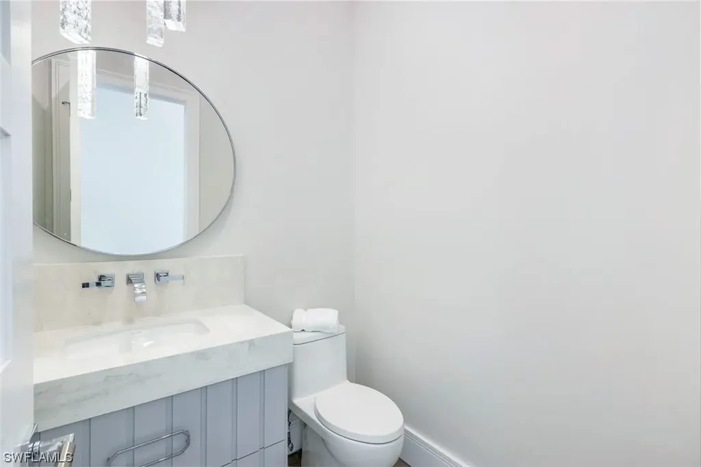 569 Neapolitan Way Naples FL 34103