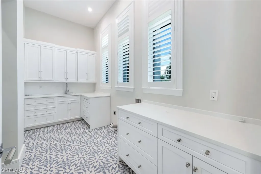 569 Neapolitan Way Naples FL 34103