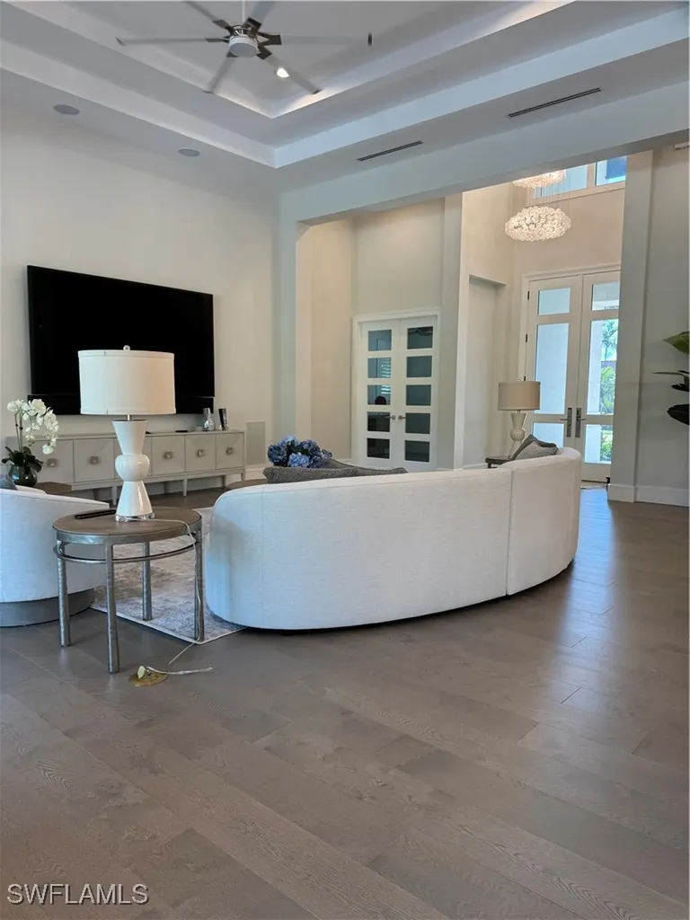 569 Neapolitan Way Naples FL 34103
