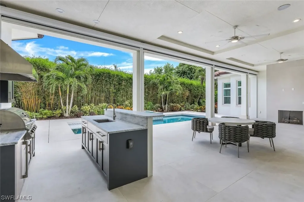 569 Neapolitan Way Naples FL 34103
