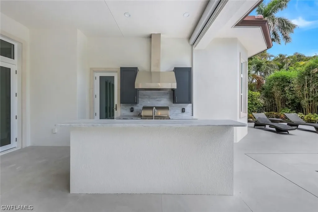 569 Neapolitan Way Naples FL 34103