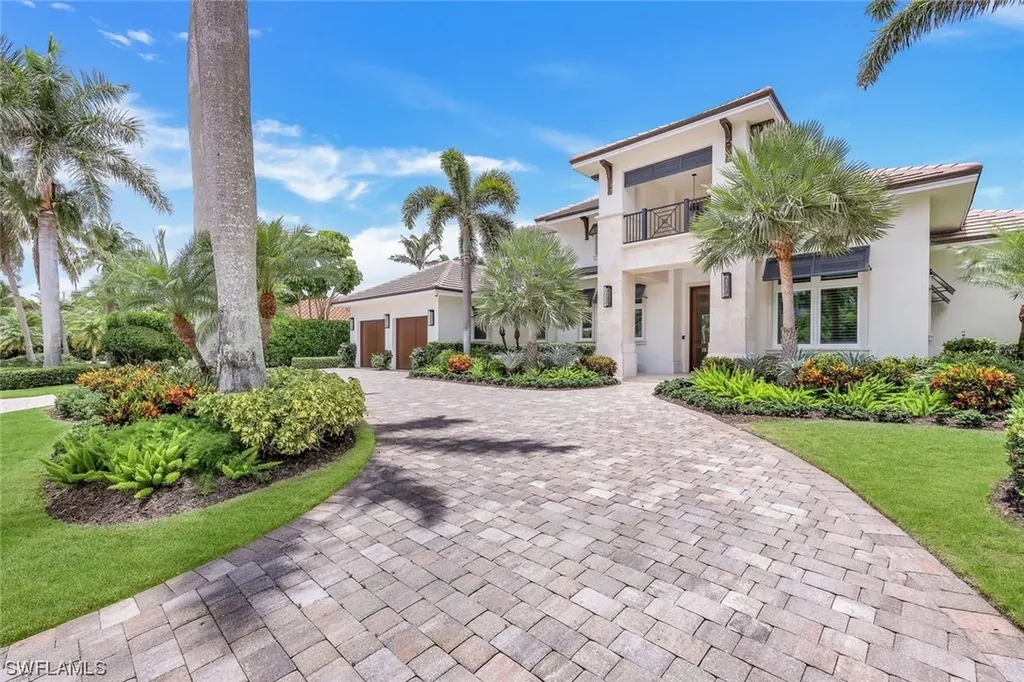 569 Neapolitan Way Naples FL 34103