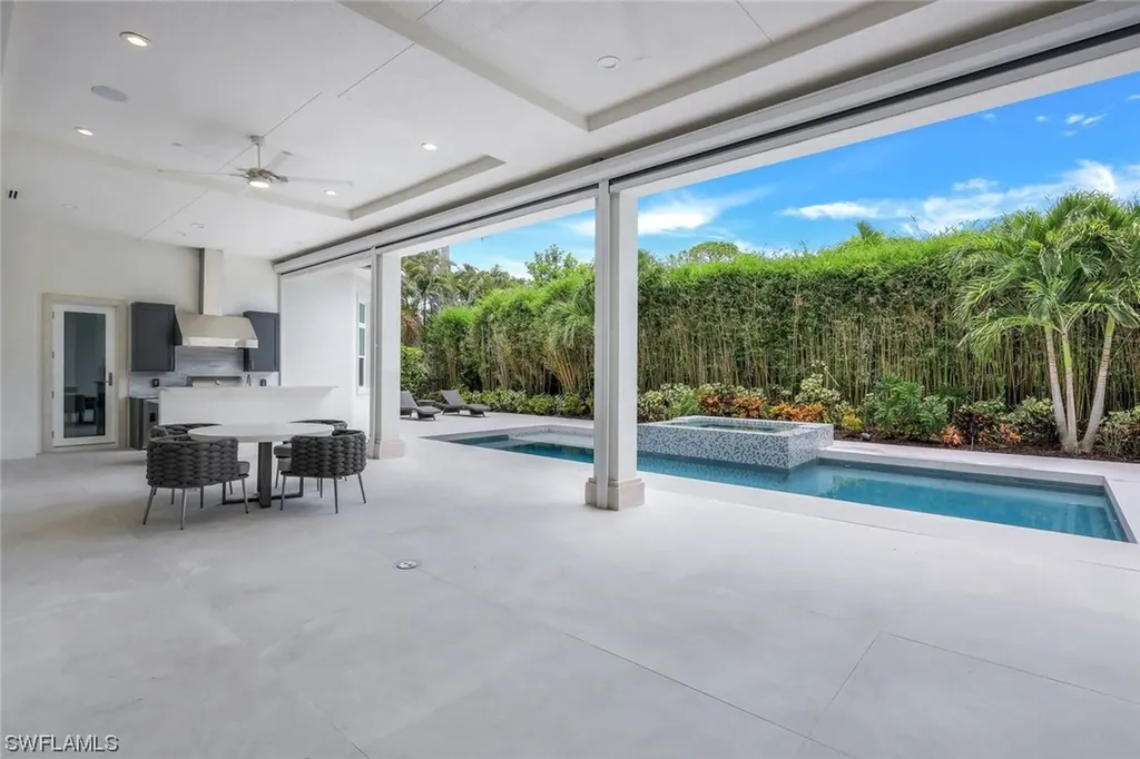 569 Neapolitan Way Naples FL 34103