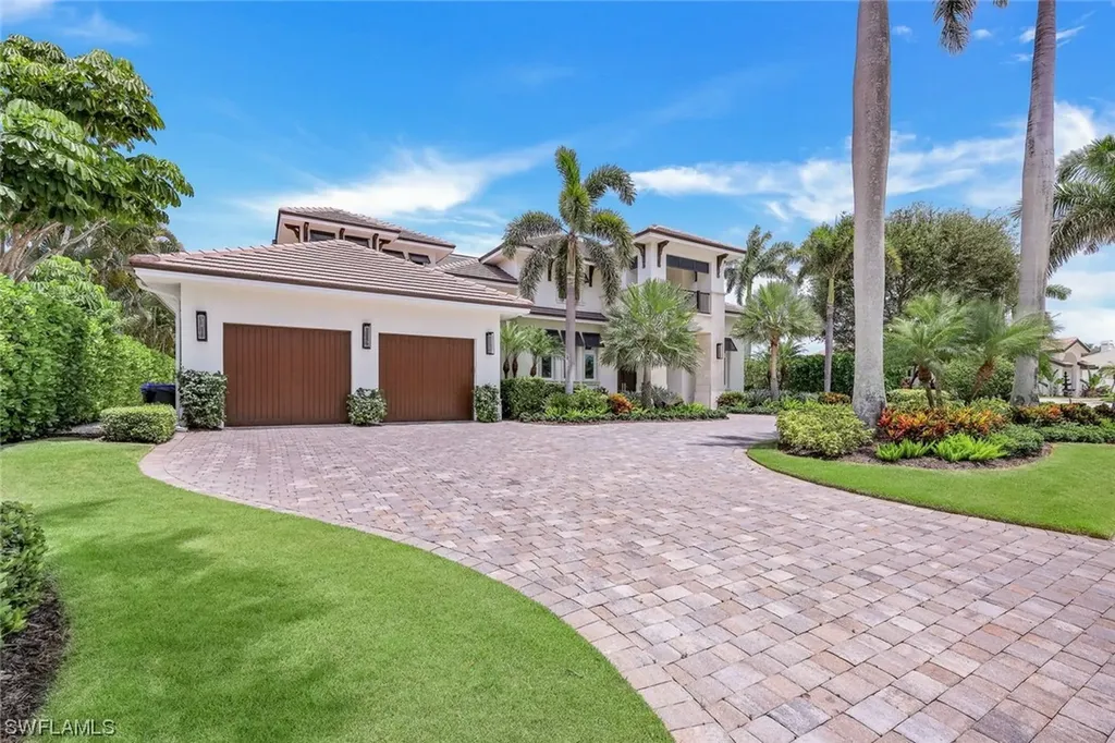 569 Neapolitan Way Naples FL 34103