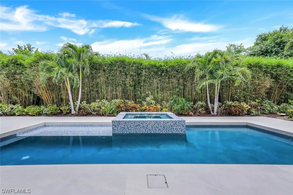 569 Neapolitan Way Naples FL 34103