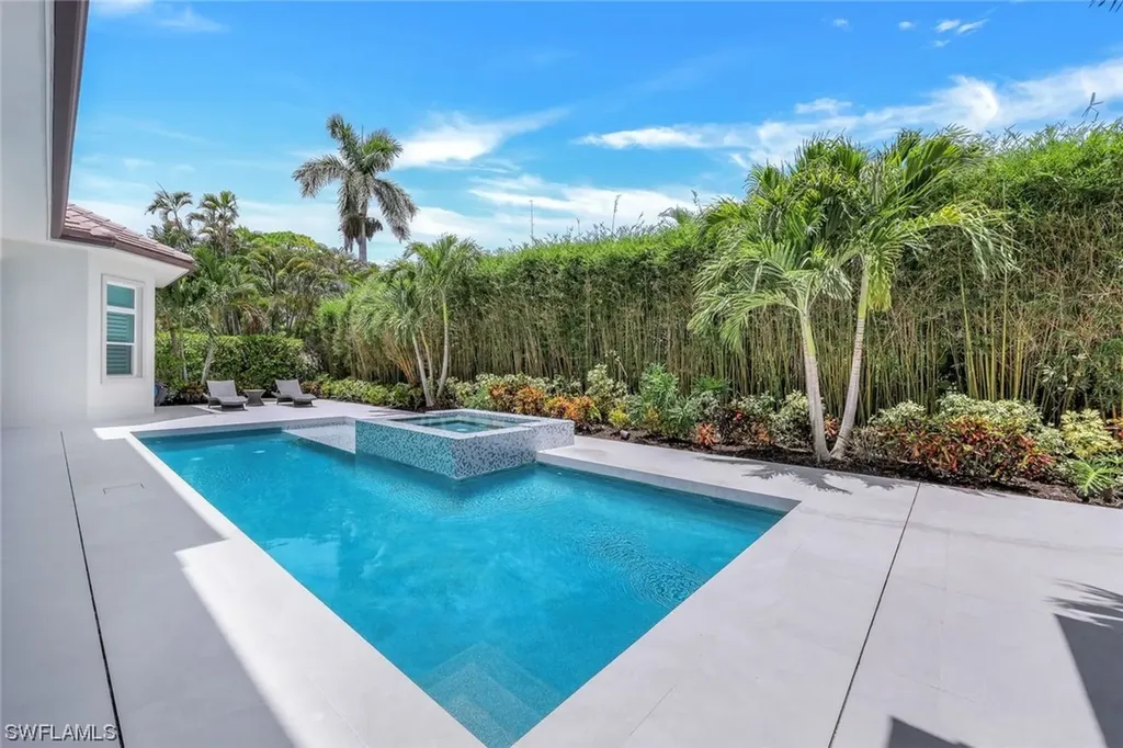 569 Neapolitan Way Naples FL 34103