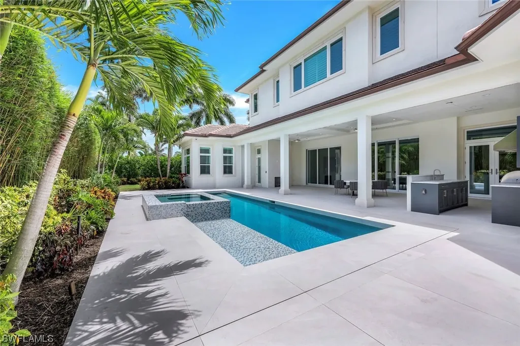 569 Neapolitan Way Naples FL 34103