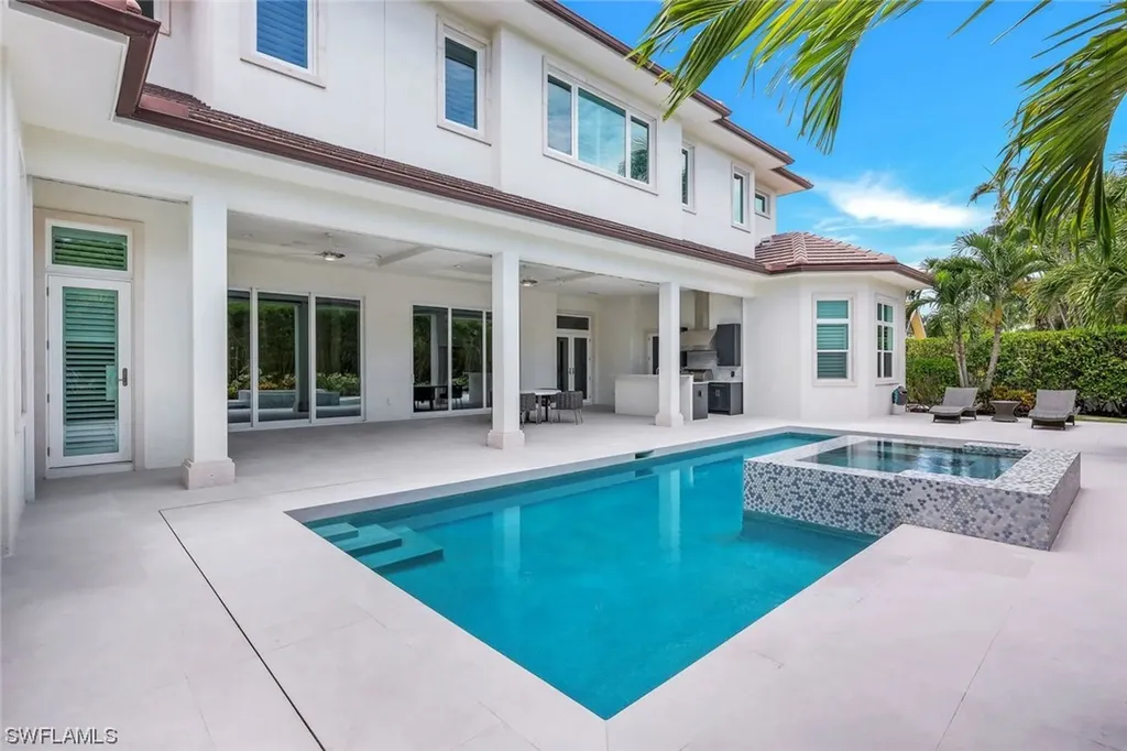 569 Neapolitan Way Naples FL 34103