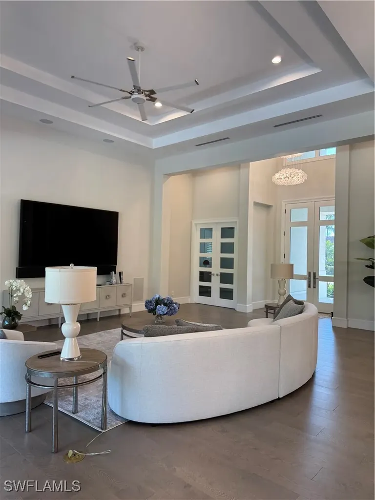 569 Neapolitan Way Naples FL 34103