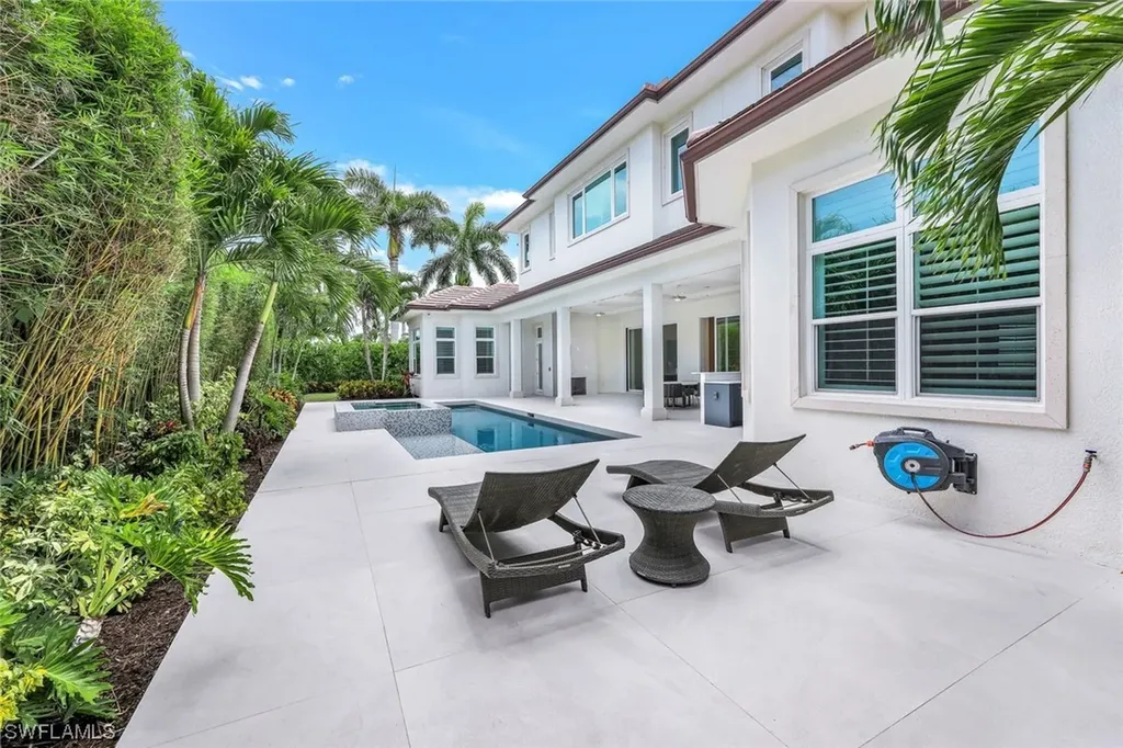 569 Neapolitan Way Naples FL 34103
