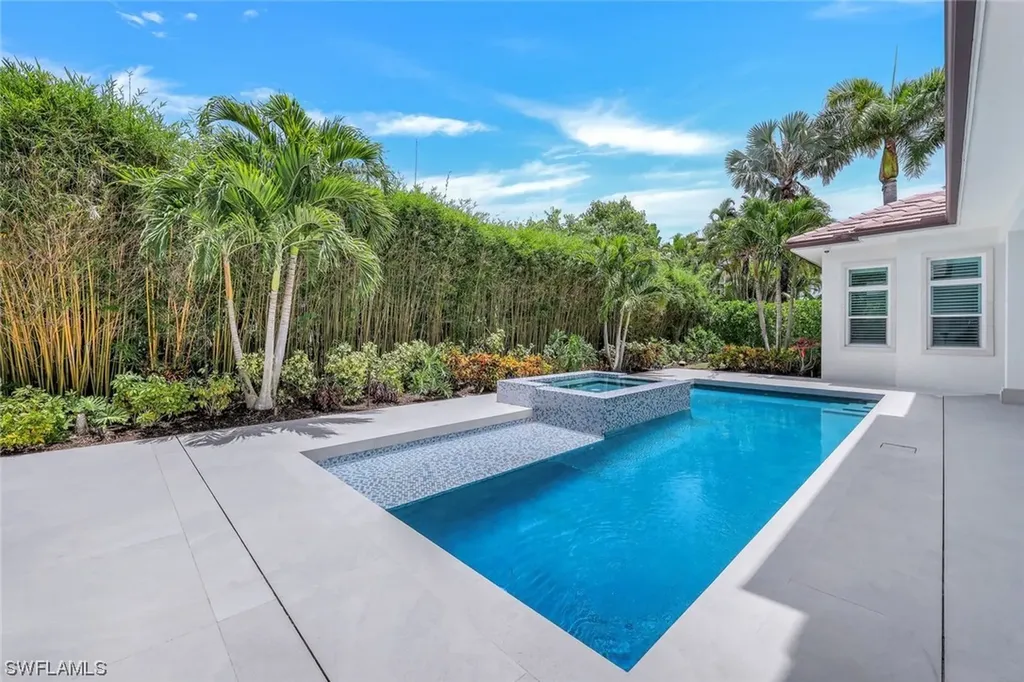 569 Neapolitan Way Naples FL 34103