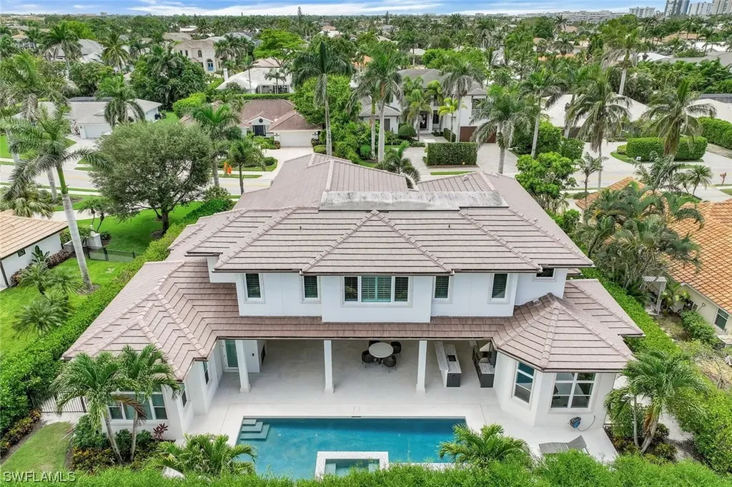 569 Neapolitan Way Naples FL 34103
