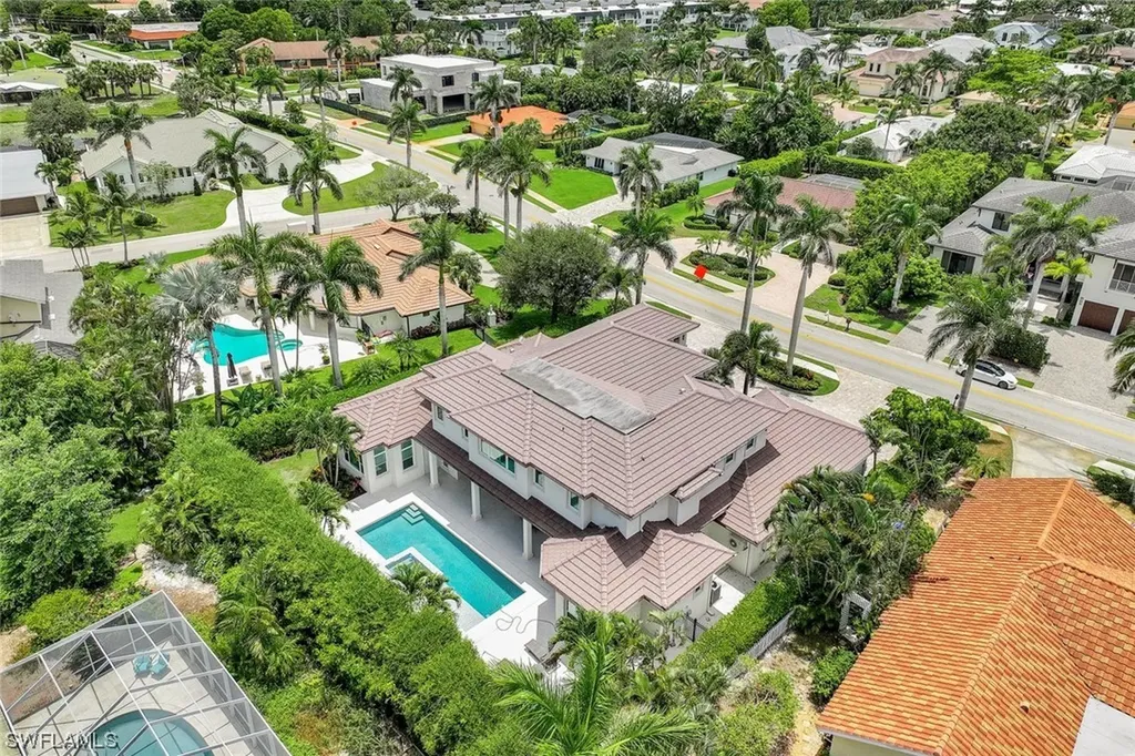 569 Neapolitan Way Naples FL 34103