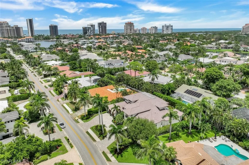 569 Neapolitan Way Naples FL 34103