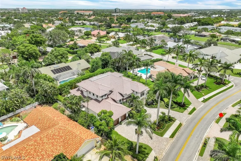 569 Neapolitan Way Naples FL 34103
