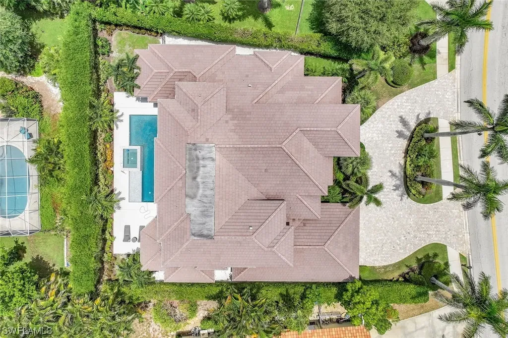 569 Neapolitan Way Naples FL 34103