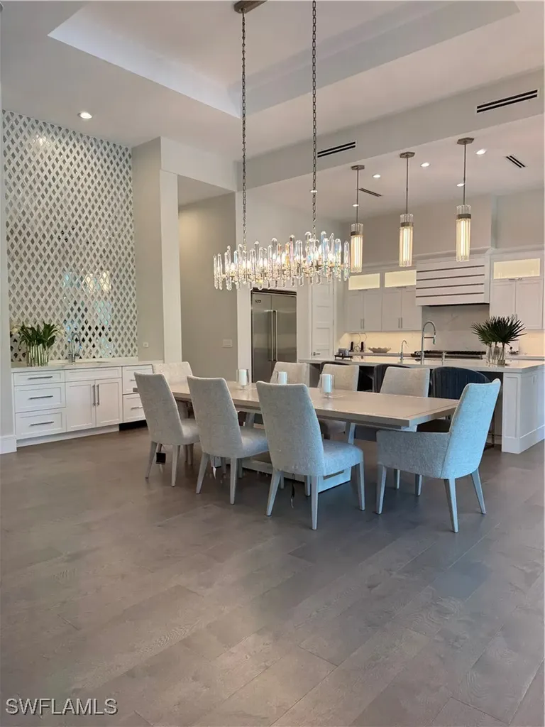 569 Neapolitan Way Naples FL 34103