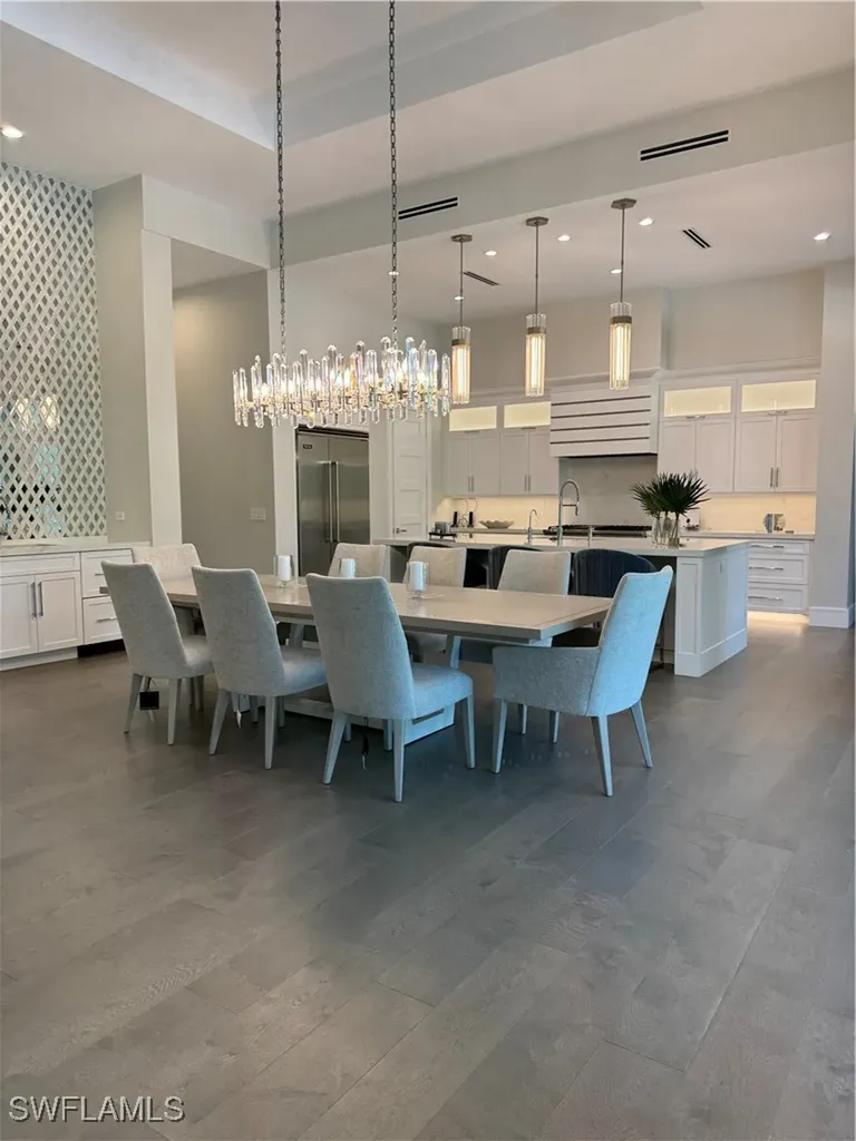 569 Neapolitan Way Naples FL 34103