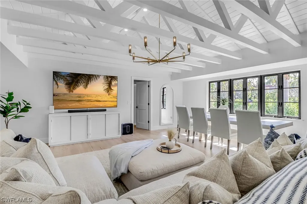 Naples FL, 1575 Pelican Avenue