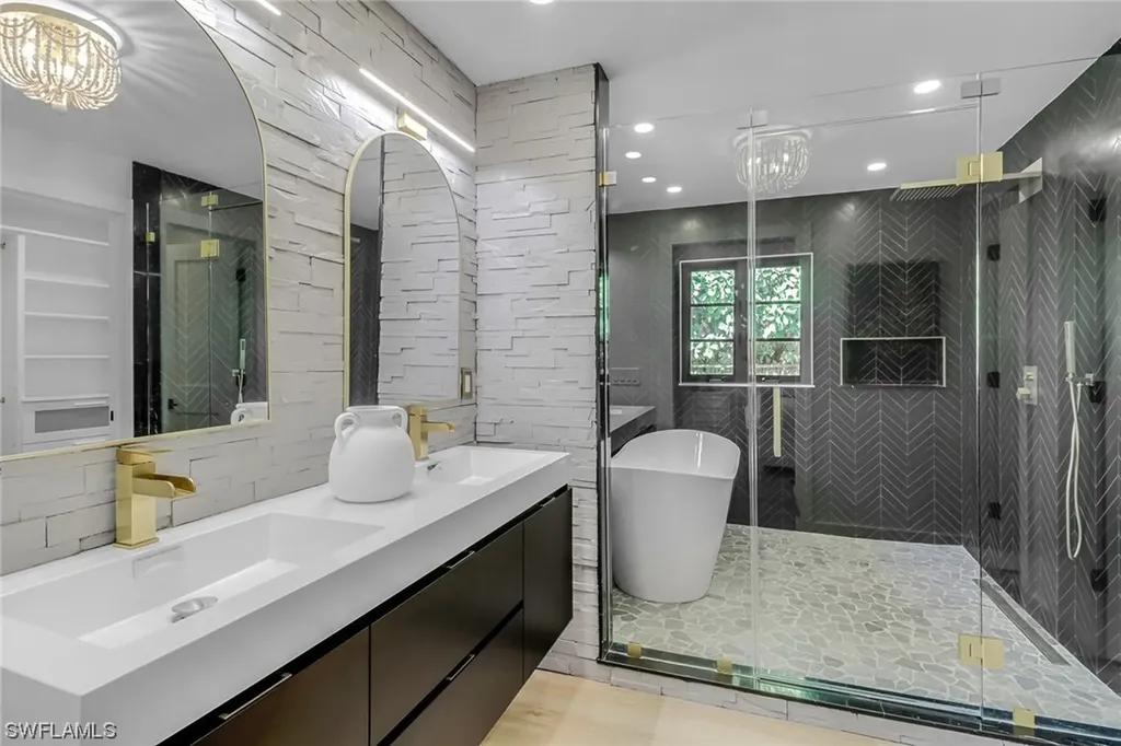 1575 Pelican Avenue Naples FL 34102